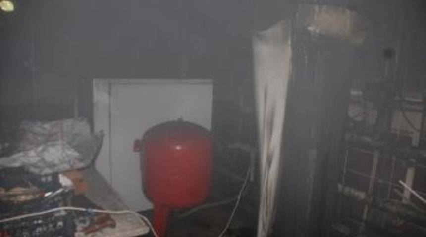 &Ouml;ğrenci Yurdunda &Ccedil;ıkan Yangın Paniğe Neden Oldu