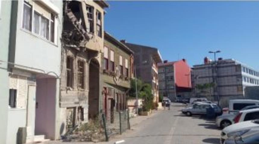 Eski Bina Tehlike Sa&ccedil;ıyor