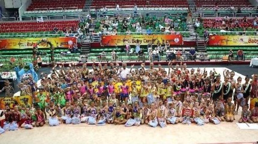 D&uuml;nya &Ccedil;ocuklarından Cimnastik Ş&ouml;leni