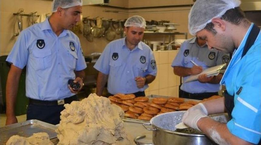 Ke&ccedil;i&ouml;ren Zabıtası Huzurlu Bir Bayram İ&ccedil;in G&ouml;rev Başında