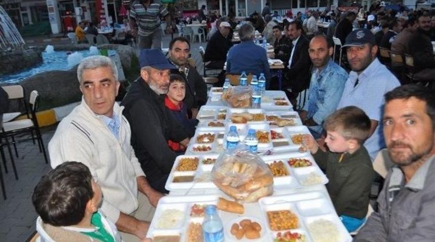 Arpa&ccedil;ay Meydanında İftar Heyecanı