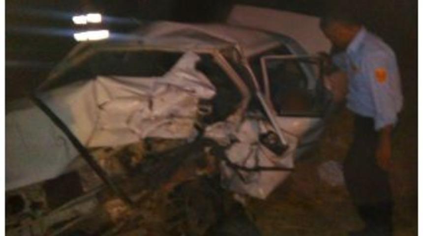 Hafif Ticari Araçla Otomobil Çarpıştı: 2 Ölü, 7 Yaralı