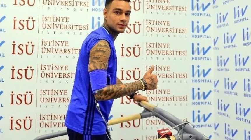 Gregory Van Der Wiel, Sağlık Kontrol&uuml;nden Ge&ccedil;ti