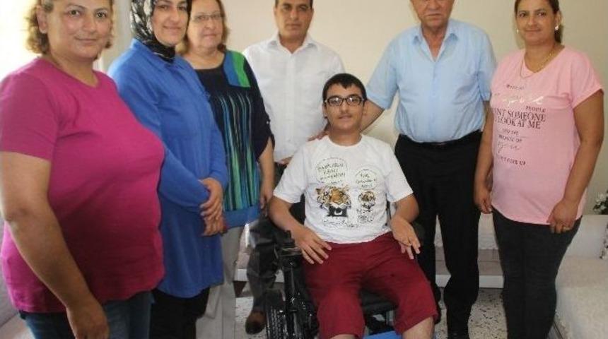 Erzin Belediyesi’nden 6 Engelliye Akülü Araç