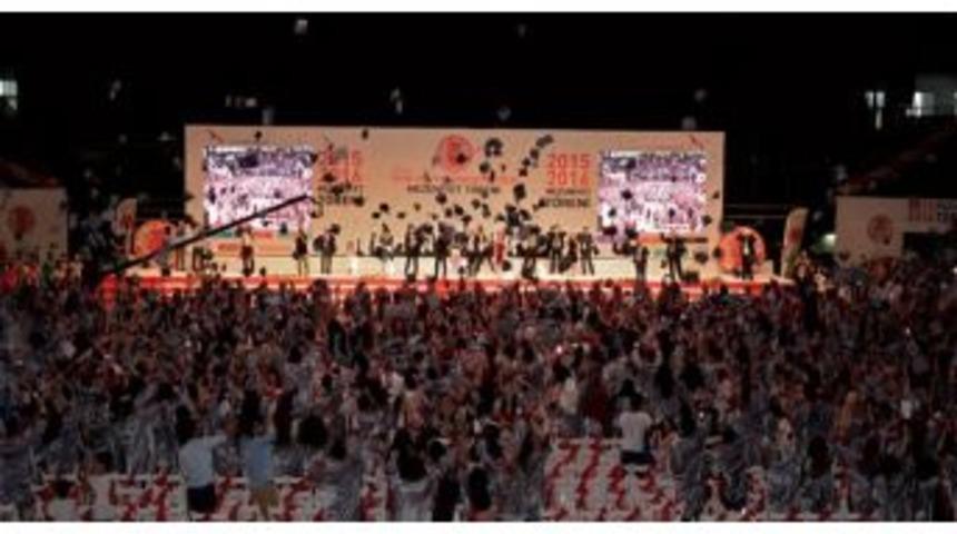 Yeni Yüzyıl Üniversitesi’nde Mezuniyet Coşkusu