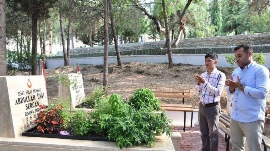 Y&uuml;cel, Şehit Mezarlarını Ziyaret Etti