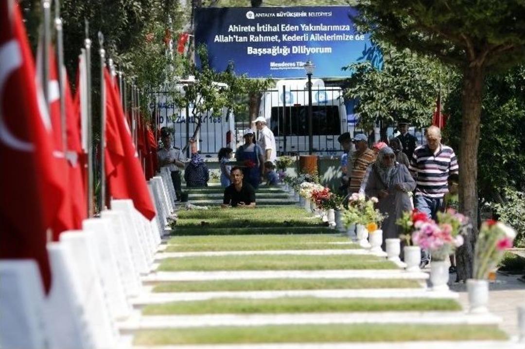 Antalyalılar Şehitlerini Unutmadı