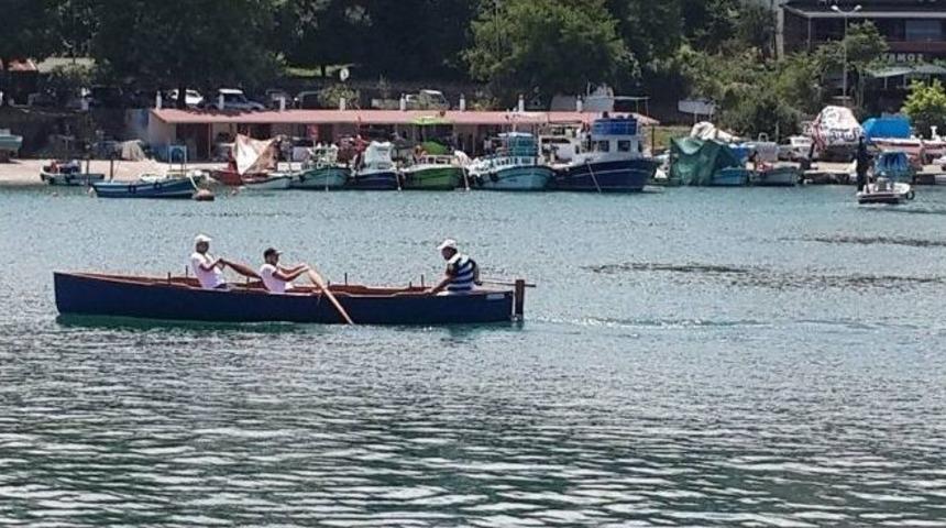 Akçakoca’da Yarış Kayıkları Suya İndirildi