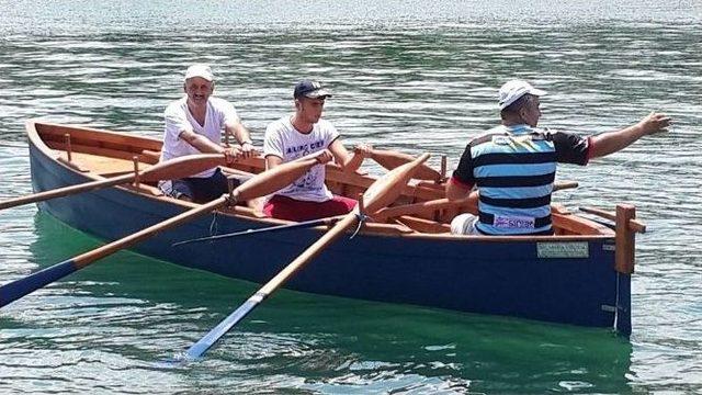 Akçakoca’da Yarış Kayıkları Suya İndirildi