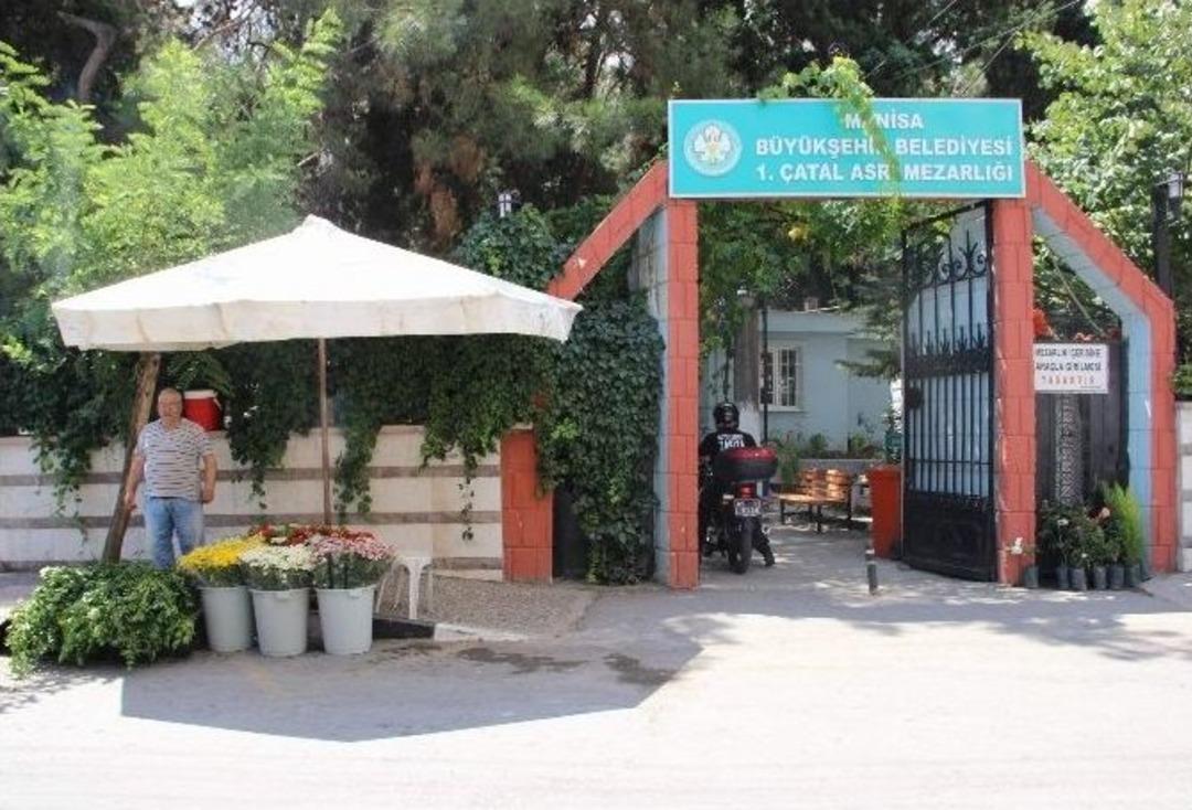 Mezarlıklara Ziyaret&ccedil;i Akını