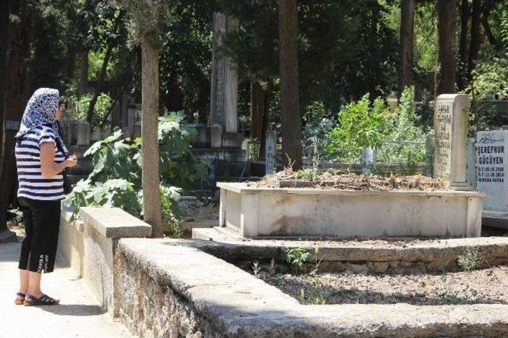 Mezarlıklara Ziyaretçi Akını G2