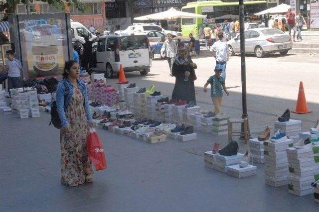 Sur’dan Umduğunu Bulamayan Esnaf Yenişehir’de Tezgah Açtı