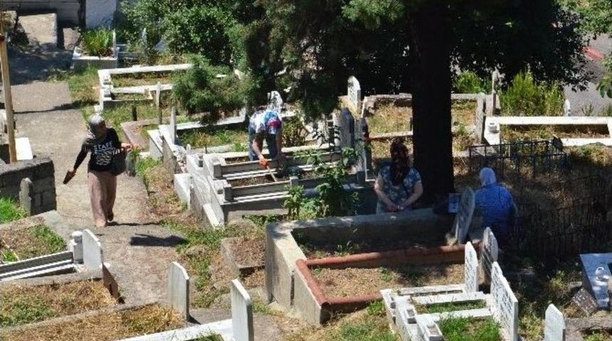 Arife Günü Mezarlıklar Doldu Taştı