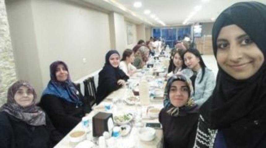 Uluslararası &Ouml;ğrenciler Kınada Buluştu