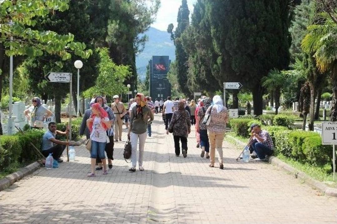 Mezarlıklara Bayram Ziyareti