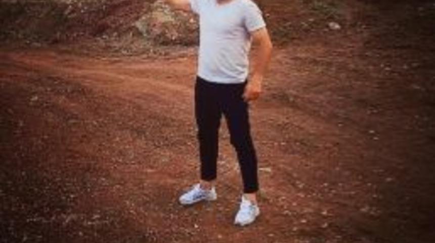 Amedsporlu Futbolcudan Kalaşnikoflu &lsquo;pkk&rsquo; Propagandası