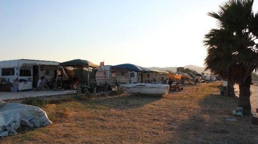 Urla Kum Denizi Karavan Parkı Oldu