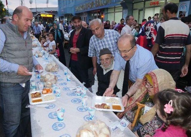 Trabzon Büyükşehir Belediyesi’nin Gönül Sofraları On Binleri Bir Araya Getirdi