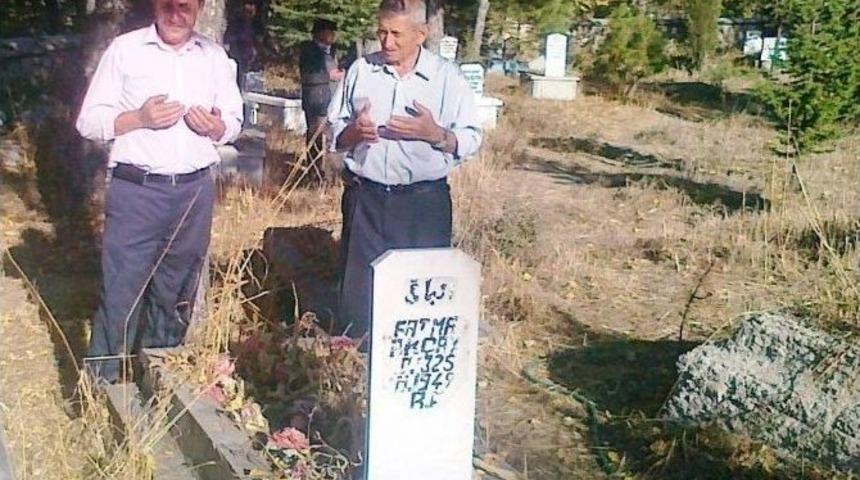 Arife G&uuml;n&uuml; Mezarlıklar Dolup Taştı