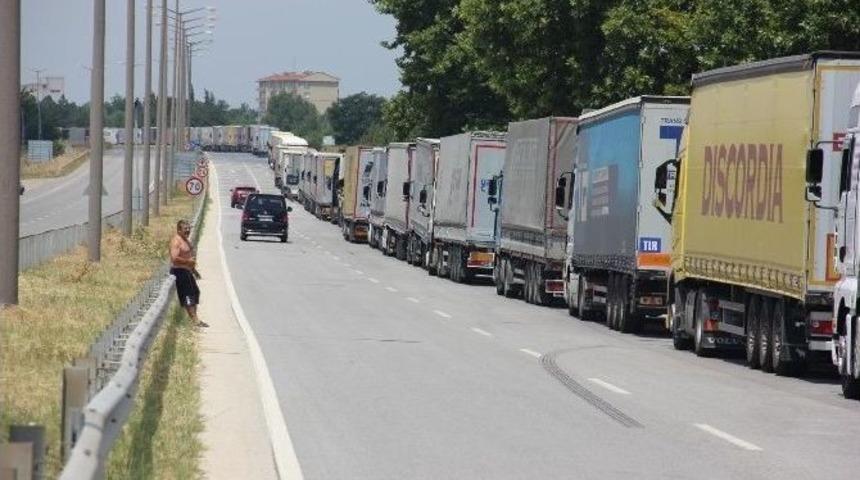 Kapıkule&rsquo;de Arife G&uuml;n&uuml; &rsquo;kuyruk &Ccedil;ilesi&rsquo;