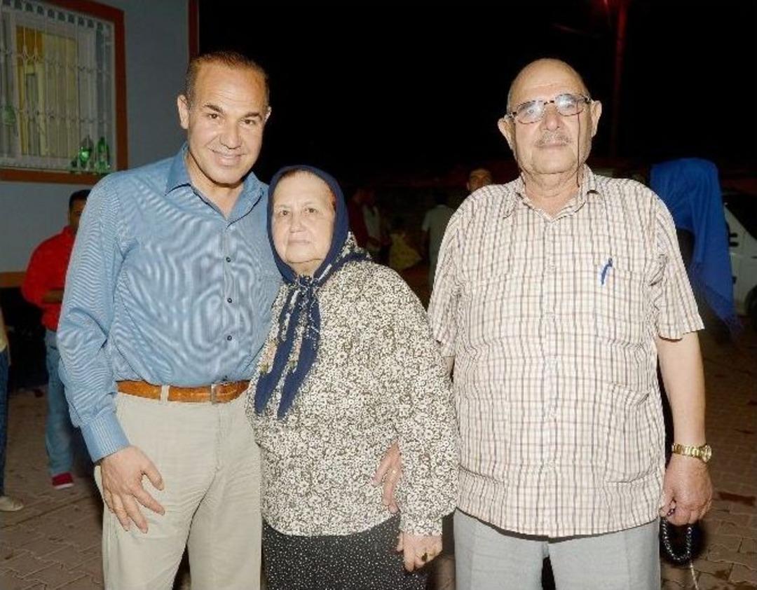 S&ouml;zl&uuml; Ailesi İftarda Buluştu