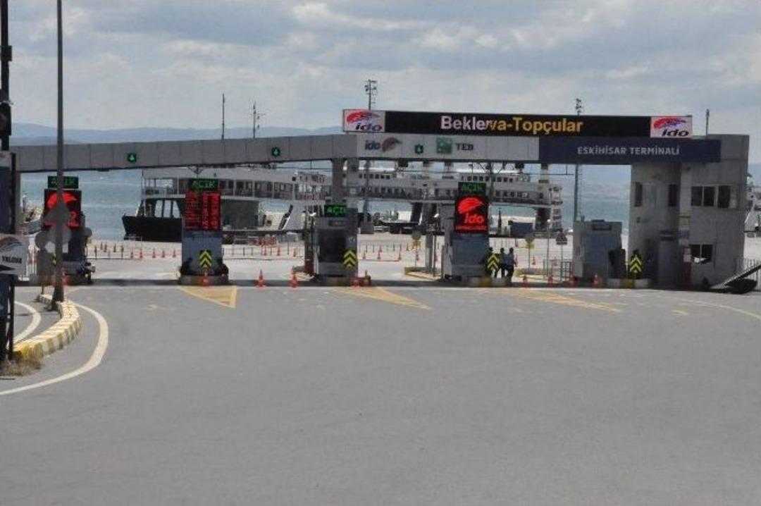 (&ouml;zel Haber) Eskihisar-top&ccedil;ular Feribot Hattı Sinek Avlıyor