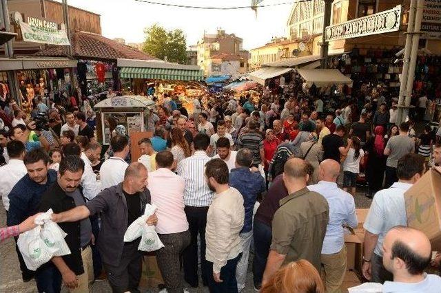 Osmangazi Belediyesi İftariyelik Dağıttı