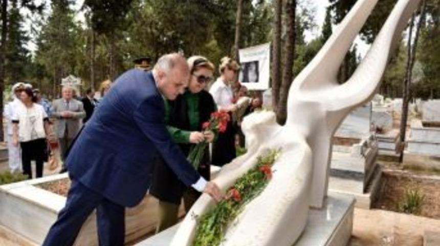 Vali &Ccedil;akacak, &Ouml;zgecan&rsquo;ı Unutmadı