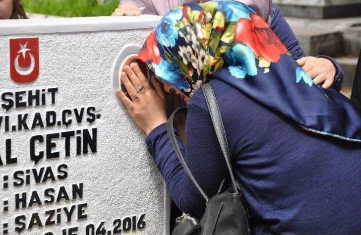 Şehit Eşinin Mezarı Başından Ayrılamadı G5
