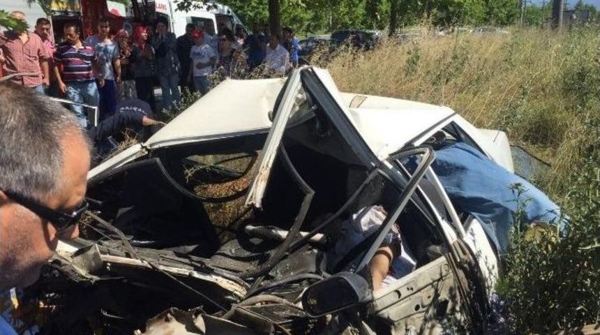 Sakarya&rsquo;da Feci Kaza: 2 &Ouml;l&uuml;, 3 Ağır Yaralı