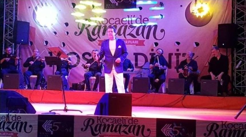 Ahmet &Ouml;zhan İlahileri İle Geceyi G&uuml;zelleştirdi