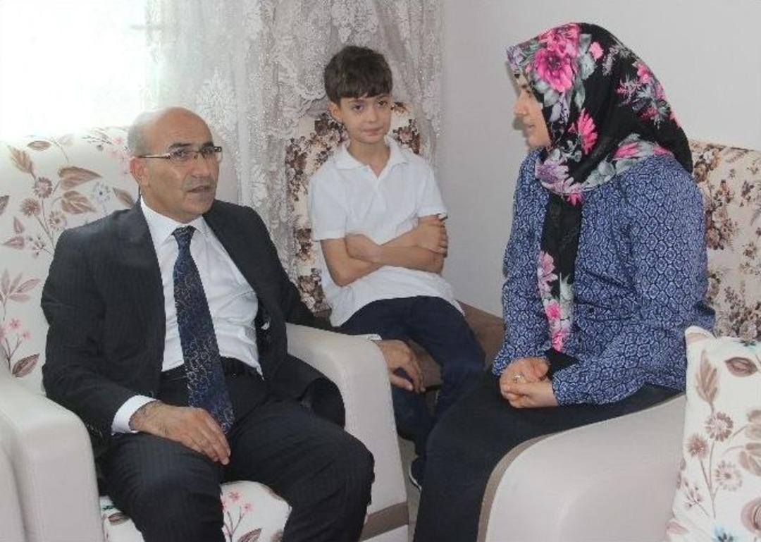 Vali Demirtaş, Şehit Ailelerini Ziyaret Etti