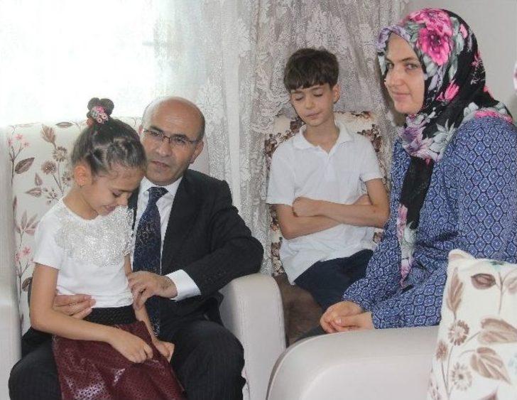 Vali Demirtaş, Şehit Ailelerini Ziyaret Etti G2