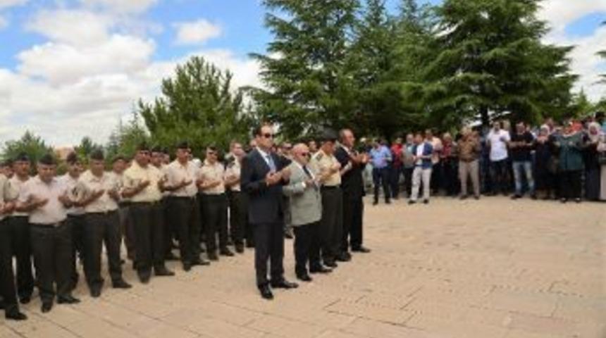 Ahmet Tozluklu Şehitliği&rsquo;nde Duygusal Arefe