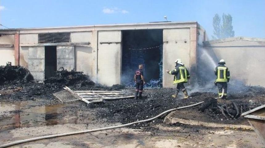 Manisa Yaş Meyve Ve Sebze Hali&rsquo;nde Korkutan Yangın