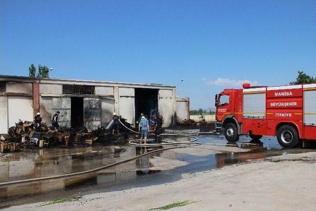 Manisa Yaş Meyve Ve Sebze Hali’nde Korkutan Yangın