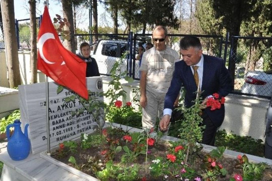 Vali Ersin Yazıcı Huzurevi Ve Şehitliği Ziyaret Etti