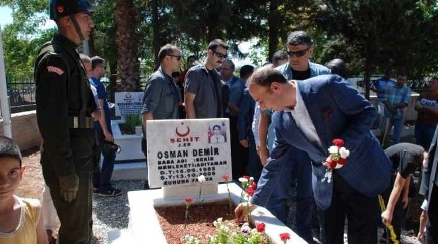 Vali Erin Ve İl Protokol&uuml;nden Bayram &Ouml;ncesi Şehitlik Ziyareti