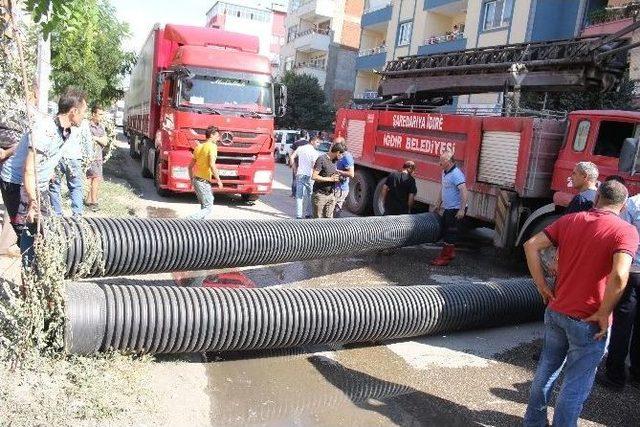 Vatandaşlar Yolu Trafiğe Kapattı