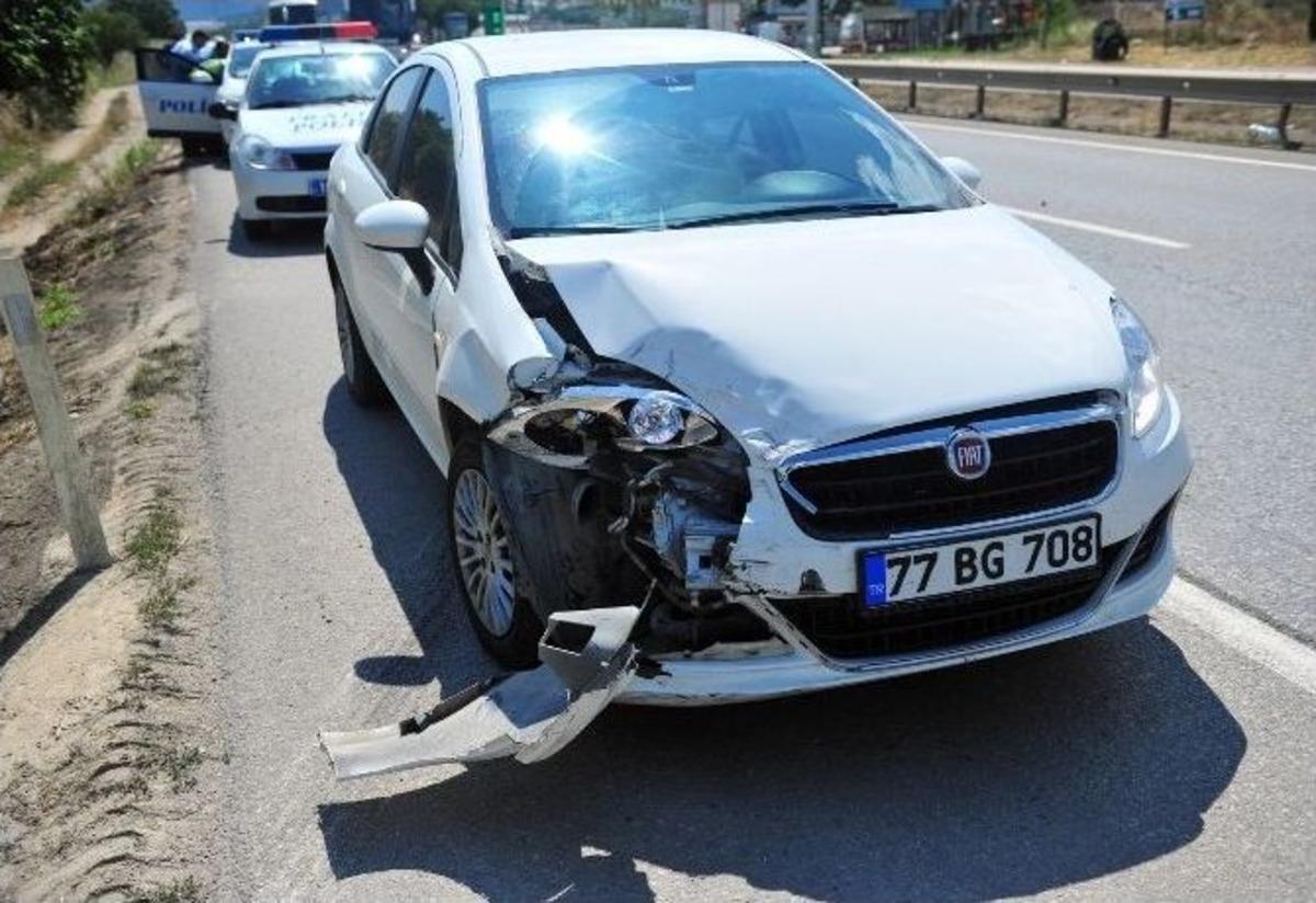 &Ouml;n&uuml;ndeki Otomobile &Ccedil;arpıp Şarampole U&ccedil;urdu