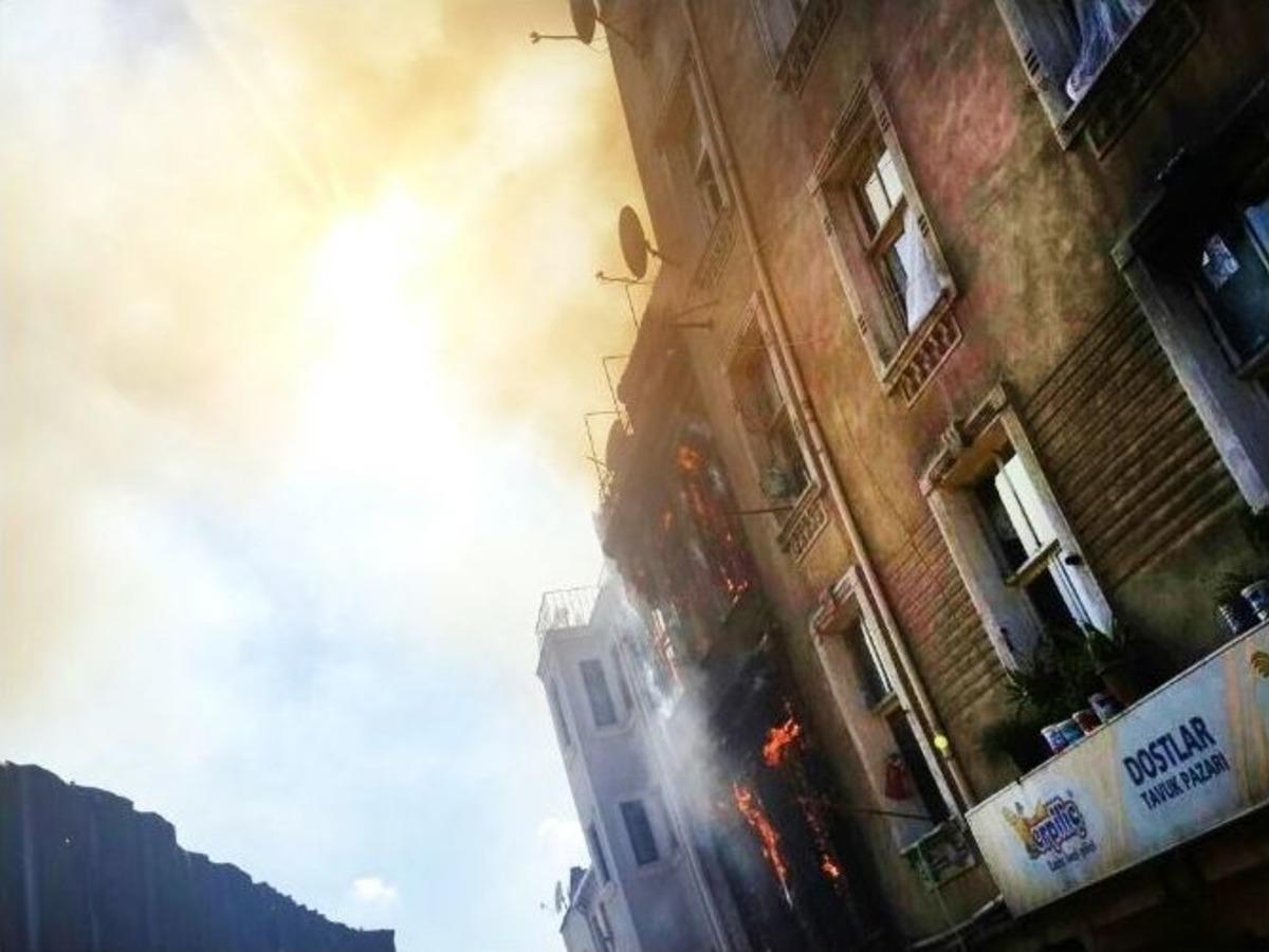 Beyoğlu&rsquo;nda Yangın Paniği
