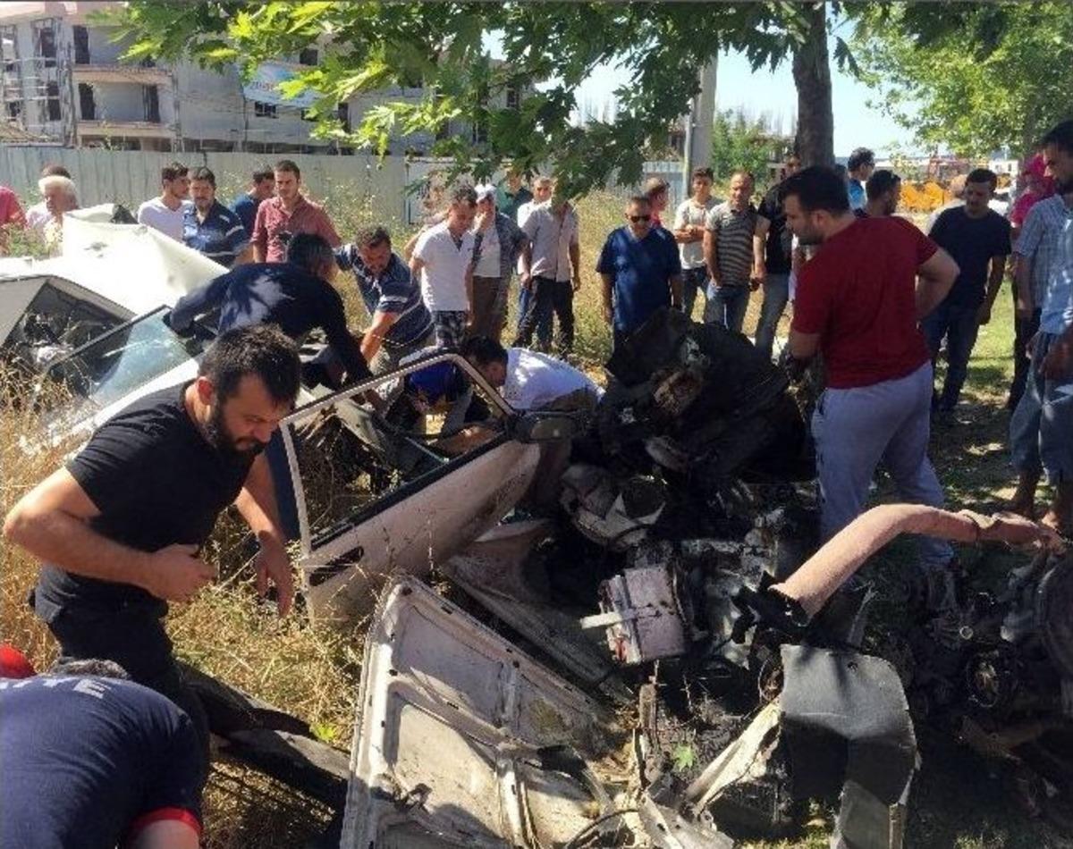 Sakarya&rsquo;da Korkun&ccedil; Kaza: 3 &Ouml;l&uuml;, 2 Ağır Yaralı