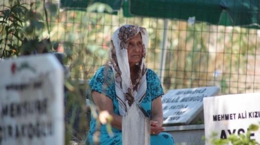 Bodrumlular Yakınlarının Kabrini Ziyaret Etti