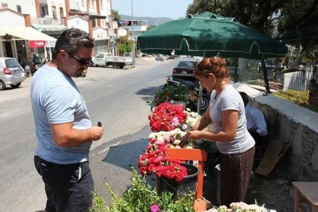 Bodrumlular Yakınlarının Kabrini Ziyaret Etti