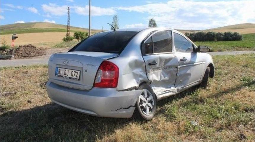 Sivas&rsquo;ta Trafik Kazası: 3 Yaralı