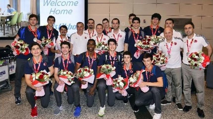 U17 Yıldız Erkek Basketbol Milli Takımı, Yurda D&ouml;nd&uuml;