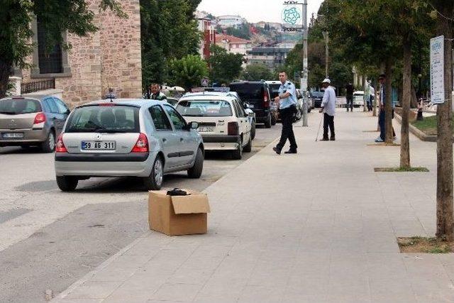 İki Caminin Arasında Şüpheli Paket Paniği