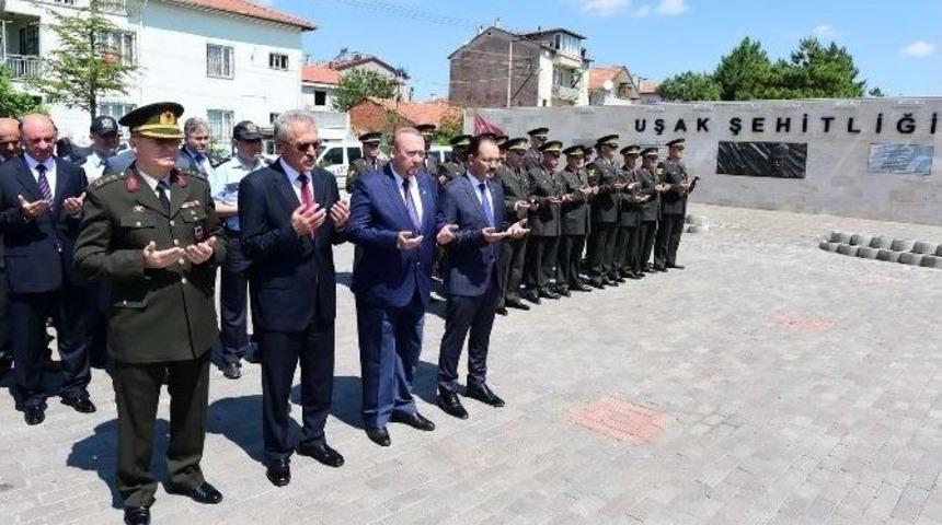 Uşak&rsquo;ta Arefe G&uuml;n&uuml; Şehitlikler Ve Şehit Aileleri Unutulmadı