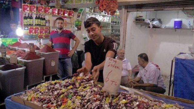 Ramazanın Son Gecesinde Şanlıurfa’da Bayram Hareketliliği