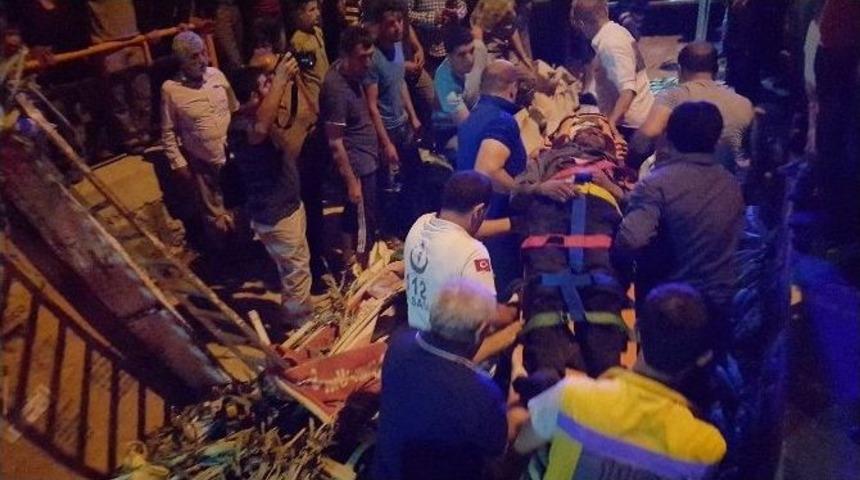 Otomobilin &Ccedil;arptığı Kamyonet Alt Ge&ccedil;ide U&ccedil;tu: 2 Ağır Yaralı